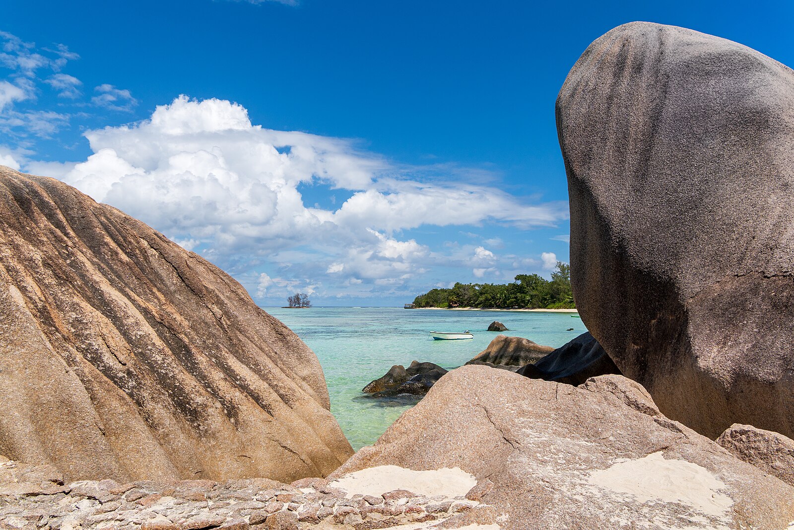 Anse Source d'Argent beach with granite boulders on La Digue, Seychelles
